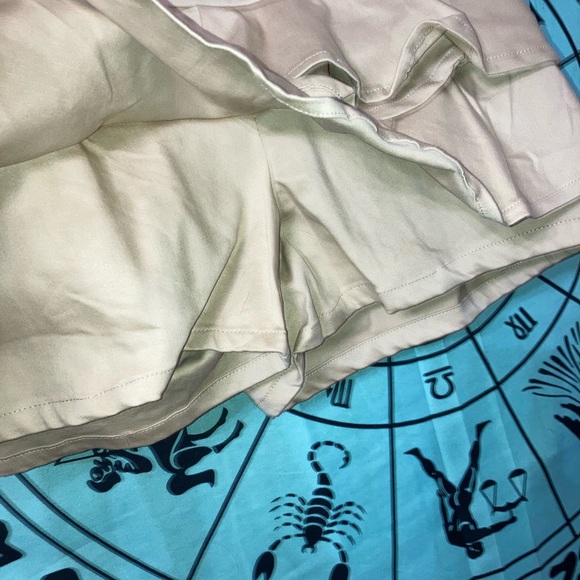 Umgee Shorts Skirt Khaki Medium Ruffle BNWOT - Picture 3 of 12